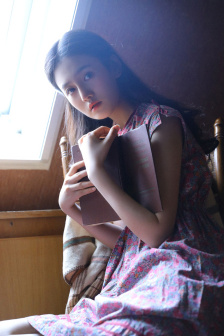 美女扒开粉嫩尿口的桶爽